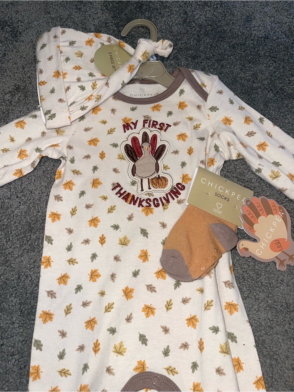 chick pea Cream Thanksgiving Baby One-Piece Set with Autumn Leaf Print